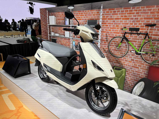 Nay moi co dip sam soi toan bo chi tiet cua chiec xe dien eAddress cua Suzuki