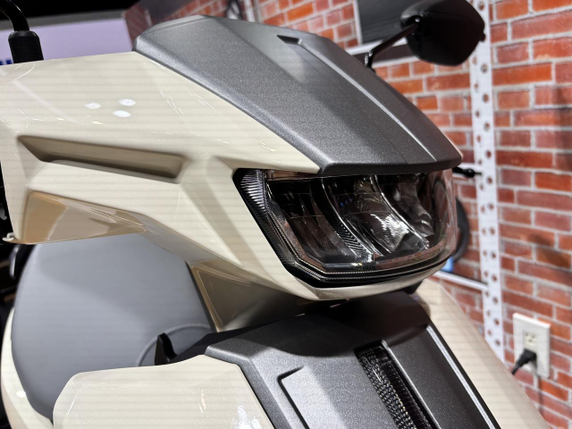 Nay moi co dip sam soi toan bo chi tiet cua chiec xe dien eAddress cua Suzuki - 6