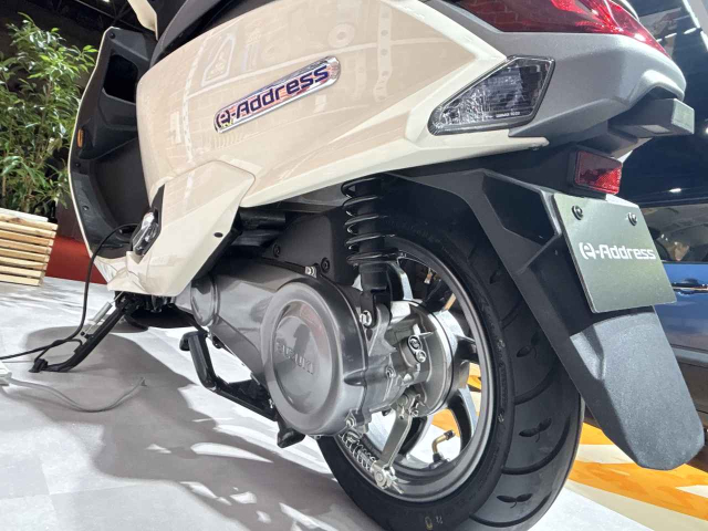 Nay moi co dip sam soi toan bo chi tiet cua chiec xe dien eAddress cua Suzuki - 19