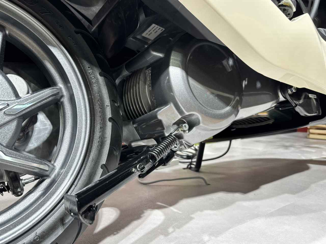 Nay moi co dip sam soi toan bo chi tiet cua chiec xe dien eAddress cua Suzuki - 23