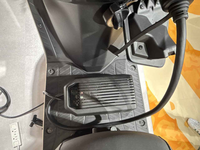 Nay moi co dip sam soi toan bo chi tiet cua chiec xe dien eAddress cua Suzuki - 26