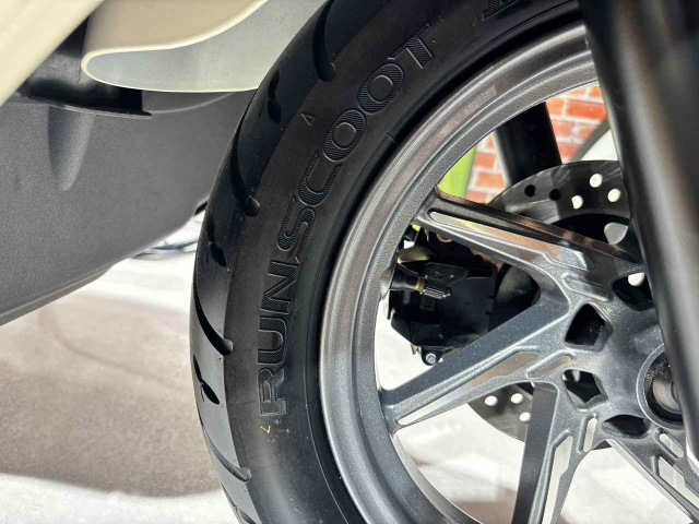 Nay moi co dip sam soi toan bo chi tiet cua chiec xe dien eAddress cua Suzuki - 28