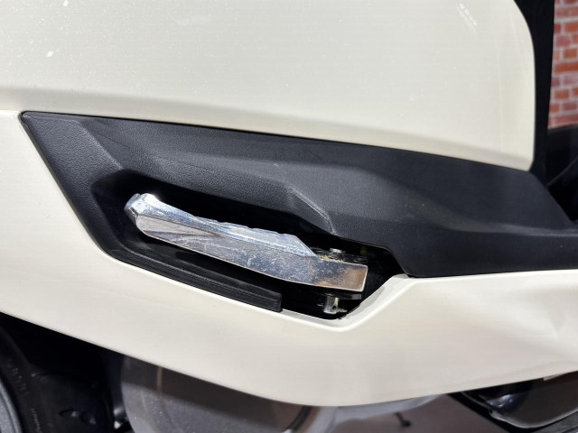 Nay moi co dip sam soi toan bo chi tiet cua chiec xe dien eAddress cua Suzuki - 30