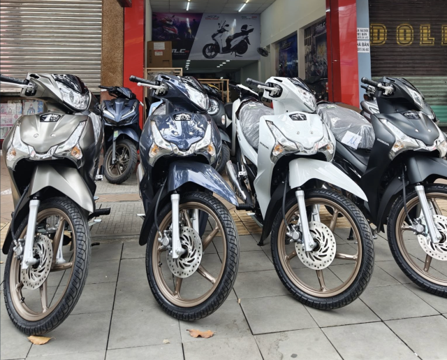 Qua nhanh Qua nguy hiem Honda Wave 125 the he moi da ve dai ly Viet voi gia cuc soc