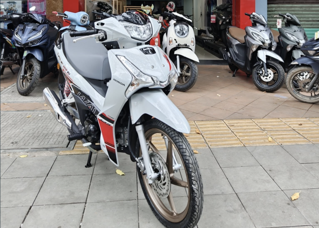 Qua nhanh Qua nguy hiem Honda Wave 125 the he moi da ve dai ly Viet voi gia cuc soc - 4