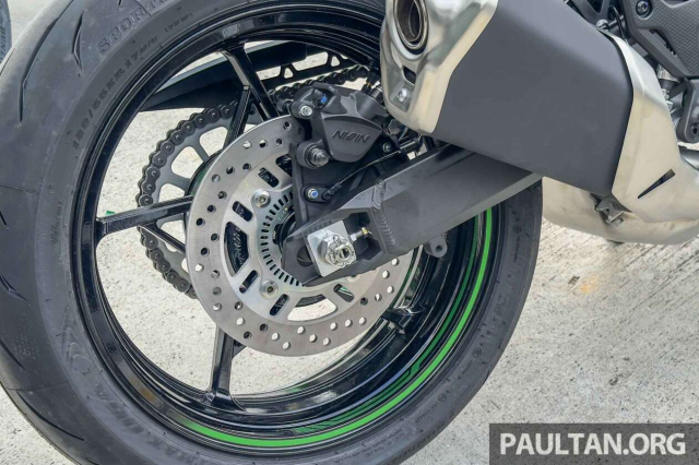 Ra mat Kawasaki Z900 2026 Chien binh Sugomi the he moi tinh te hon du dan hon - 6