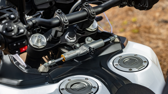 Ra mat Yamaha Tenere 700 World Raid 2026 Bo sung them IMU va he thong kiem soat hanh trinh - 8