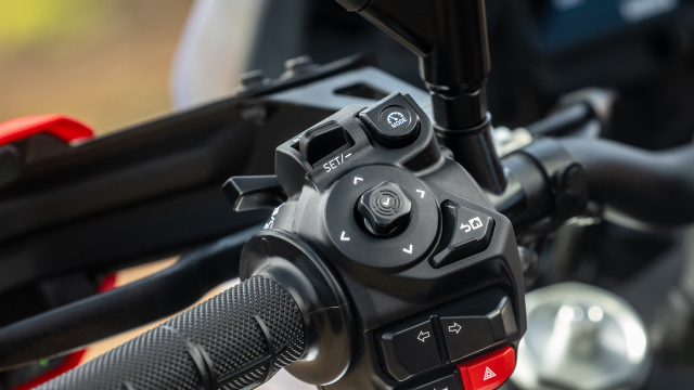 Ra mat Yamaha Tenere 700 World Raid 2026 Bo sung them IMU va he thong kiem soat hanh trinh - 10