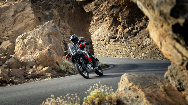 Ra mat Yamaha Tenere 700 World Raid 2026 Bo sung them IMU va he thong kiem soat hanh trinh - 14