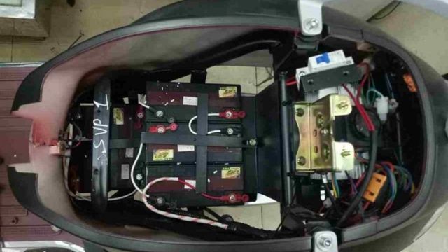 Sac xe dien van sang den nhung khong bat duoc xe - 3
