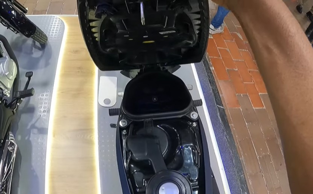 Suzuki chinh thuc ra mat Viva FI ABS hoan toan moi voi gia ban du doan khoang 47 trieu Dong - 7