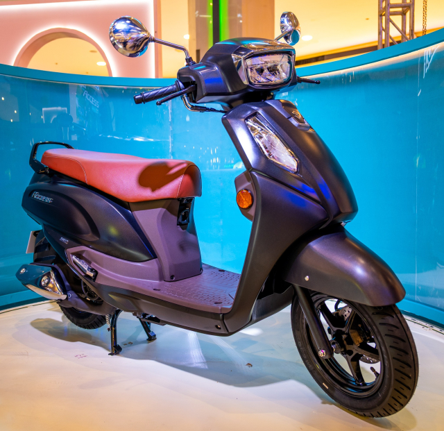 Suzuki ra mat doi trong cua Honda LEAD Trang bi man hinh mau TFT voi gia ban chi tu 33 trieu Dong - 4