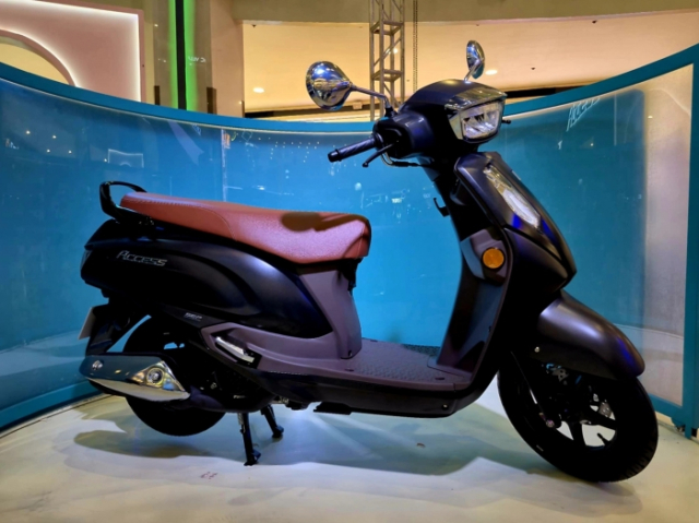 Suzuki ra mat doi trong cua Honda LEAD Trang bi man hinh mau TFT voi gia ban chi tu 33 trieu Dong - 10