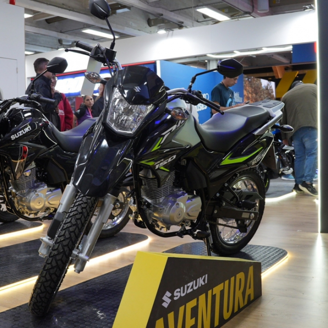 Suzuki ra mat doi thu moi cua Yamaha WR155 Trang bi phanh ABS nhung gia chi 57 trieu Dong - 4