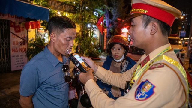Uong ruou bia du it van bi phat bai hoc cho moi nguoi trong dip le 2010