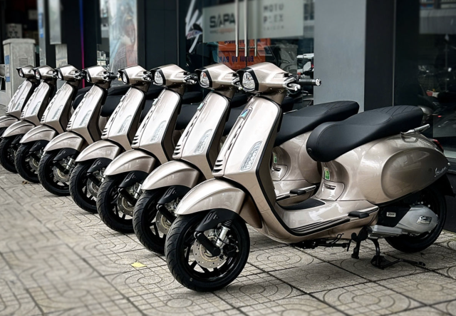 Vespa Sprint Tech phien ban mau moi Bronze Antico bat ngo co mat tai cac dai ly o Viet Nam