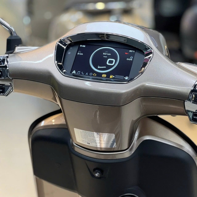 Vespa Sprint Tech phien ban mau moi Bronze Antico bat ngo co mat tai cac dai ly o Viet Nam - 6