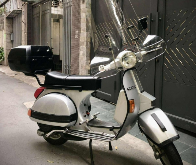 Xe co 30 nam tuoi Vespa PX150E 1995 co gia ban cao gap doi Honda SH tai Viet Nam
