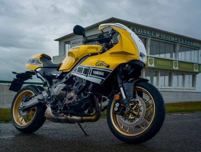 Yamaha XSR900GP 2026 Khi huyen thoai Kenny Roberts song lai trong dang hinh hien dai