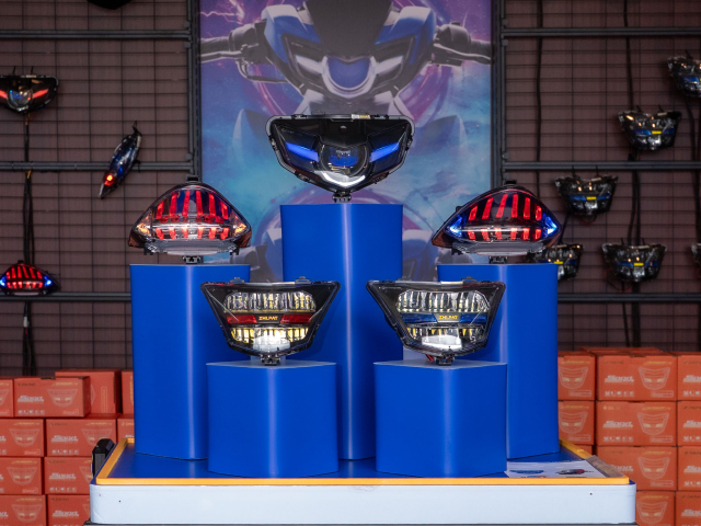 ZHIPAT ra mat bo doi Den LED 135GP Sportline va Den hau Crypton X135 tai MotoGP Malaysia 2025
