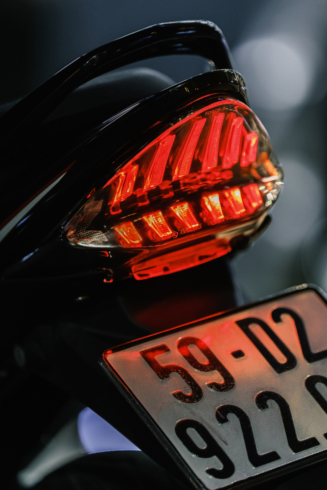ZHIPAT ra mat bo doi Den LED 135GP Sportline va Den hau Crypton X135 tai MotoGP Malaysia 2025 - 11