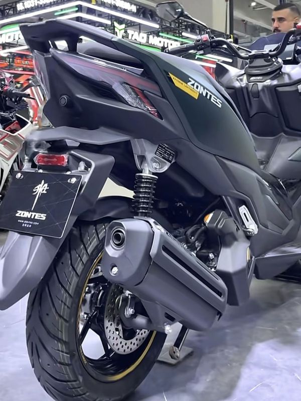Zontes 150X ra mat Nhe hon PCX tan 25kg tang toc nhanh nhu xe 250cc va co nhieu trang bi khung - 6