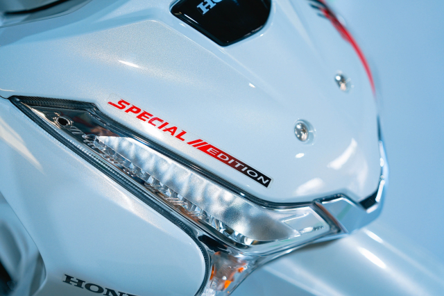 Can canh chi tiet Honda Wave 125 R Special Edition Profender vua duoc nhap ve nuoc ta - 8