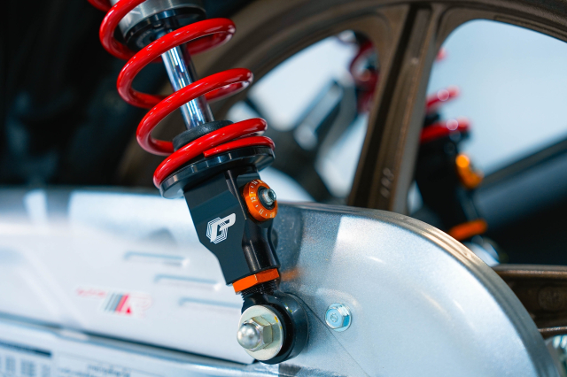 Can canh chi tiet Honda Wave 125 R Special Edition Profender vua duoc nhap ve nuoc ta - 19