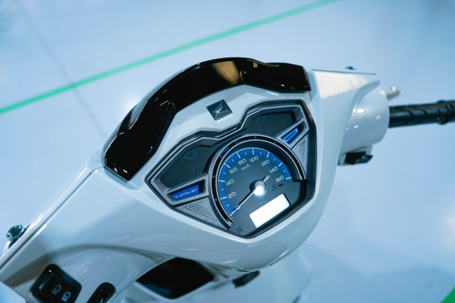 Can canh chi tiet Honda Wave 125 R Special Edition Profender vua duoc nhap ve nuoc ta - 21