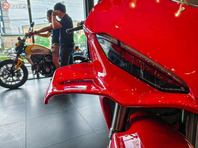 Can canh Ducati Panigale V4 the he moi vua cap ben thi truong Viet Nam voi gia 989 trieu Dong - 8