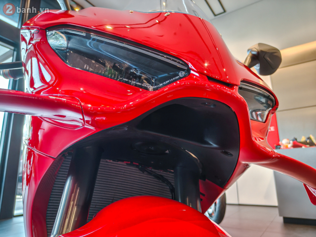 Can canh Ducati Panigale V4 the he moi vua cap ben thi truong Viet Nam voi gia 989 trieu Dong - 12
