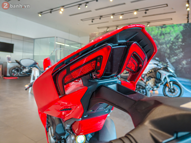Can canh Ducati Panigale V4 the he moi vua cap ben thi truong Viet Nam voi gia 989 trieu Dong - 16