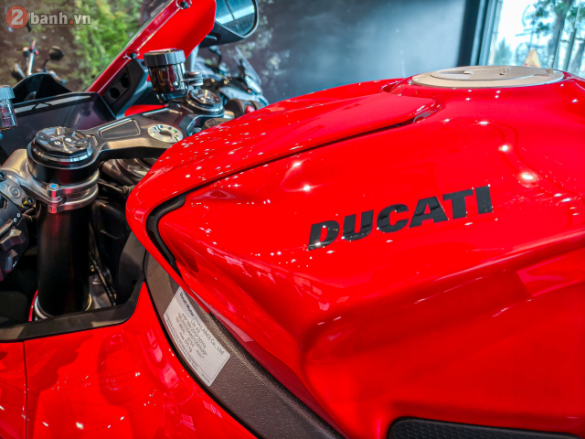 Can canh Ducati Panigale V4 the he moi vua cap ben thi truong Viet Nam voi gia 989 trieu Dong - 18