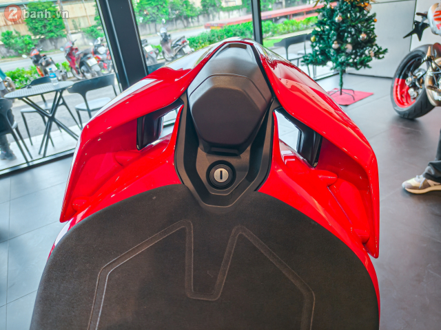 Can canh Ducati Panigale V4 the he moi vua cap ben thi truong Viet Nam voi gia 989 trieu Dong - 22