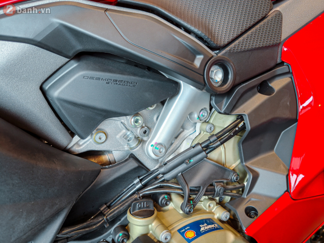Can canh Ducati Panigale V4 the he moi vua cap ben thi truong Viet Nam voi gia 989 trieu Dong - 32