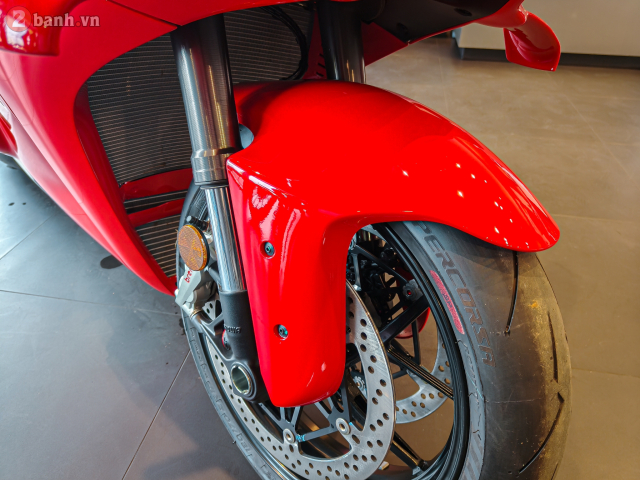 Can canh Ducati Panigale V4 the he moi vua cap ben thi truong Viet Nam voi gia 989 trieu Dong - 34