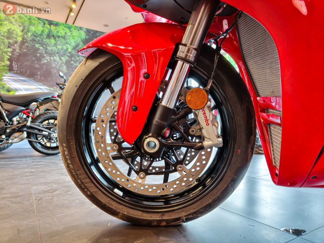 Can canh Ducati Panigale V4 the he moi vua cap ben thi truong Viet Nam voi gia 989 trieu Dong - 38