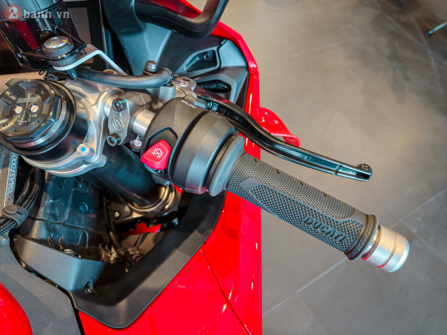 Can canh Ducati Panigale V4 the he moi vua cap ben thi truong Viet Nam voi gia 989 trieu Dong - 42