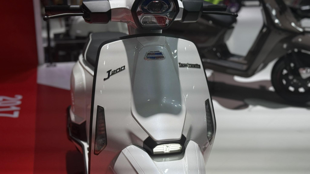 Can canh Lambretta J200 2026 vua ra mat voi gia ban chi 78 trieu Dong - 16