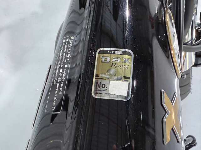 Can canh phien ban dac biet Honda Dax Royal vua cap ben thi truong Viet Nam voi so luong cuc it - 8