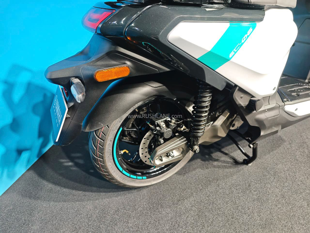 Can canh Yamaha EC06 Mau xe dien moi toc do 90 kmh di duoc 160 km chi voi mot lan sac - 12