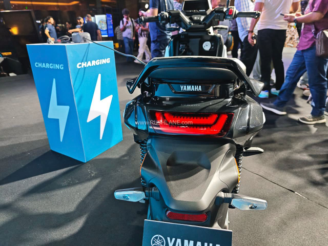 Can canh Yamaha EC06 Mau xe dien moi toc do 90 kmh di duoc 160 km chi voi mot lan sac - 14