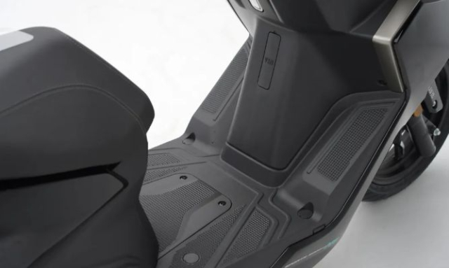 Cyclone RT150S gay soc Thiet ke ngau hon ca Vario 160 trang bi nhu xe 100 trieu dong - 6