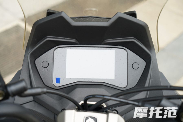 Cyclone RT150S gay soc Thiet ke ngau hon ca Vario 160 trang bi nhu xe 100 trieu dong - 10