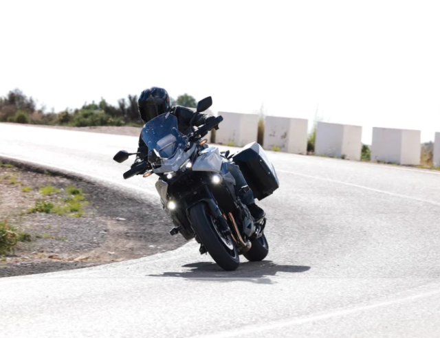 Đánh giá honda cb1000gt 2025 - lý trí bảo là xe du lịch trái tim bảo đây là quái vật - 9