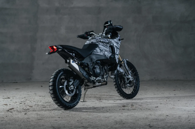 Ducati DesertX 2026 Mau xe phieu luu chay bang dong co V2 se chinh thuc ra mat vao thang 2 - 5