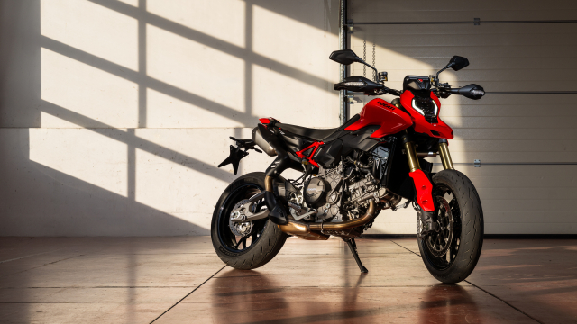 Ducati Hypermotard V2 2026 V2 SP 2026 The he thu 4 dot pha cho nam 2026 - 4