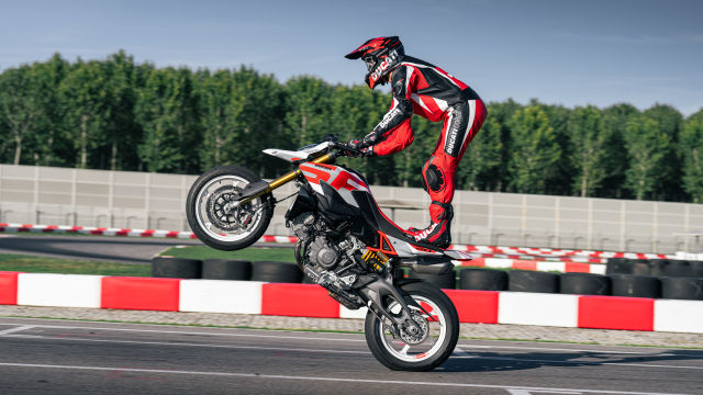 Ducati Hypermotard V2 2026 V2 SP 2026 The he thu 4 dot pha cho nam 2026 - 18