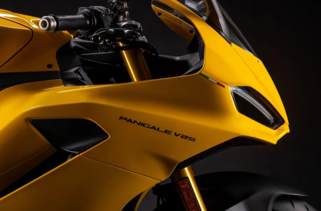 Ducati Panigale V2 S va Streetfighter V2 S tro lai voi sac vang Giallo huyen thoai