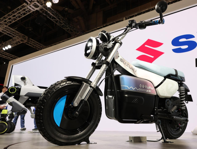 Hinh anh thuc te cua Suzuki eVanVan vua ra mat tai JMS 2025 Chiec minibike dien rat dang choi